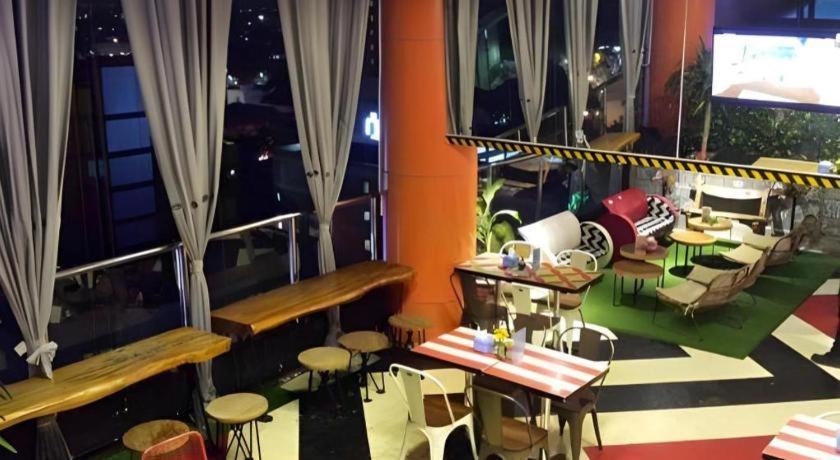 G 스위트 호텔 바이 아미뜨야 수라바야 외부 사진